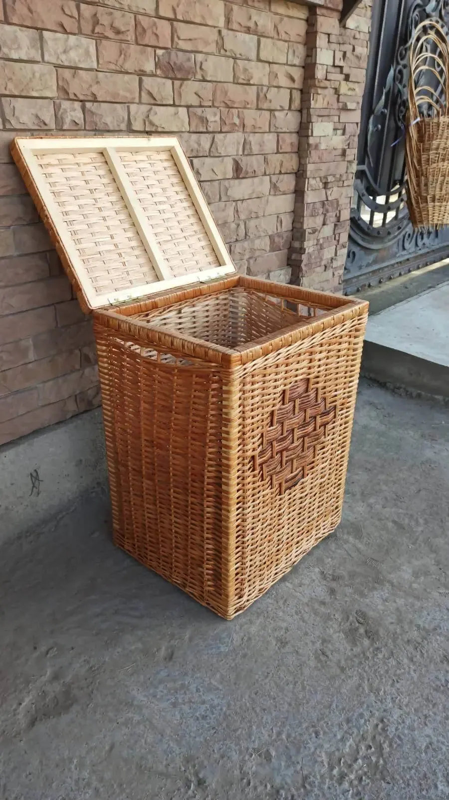 Square Wicker Laundry Basket With Lid